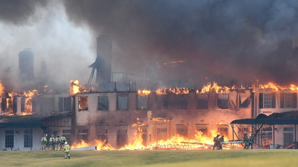 L'Oakland Hills Country Club ha preso fuoco, facendo a pezzi il club