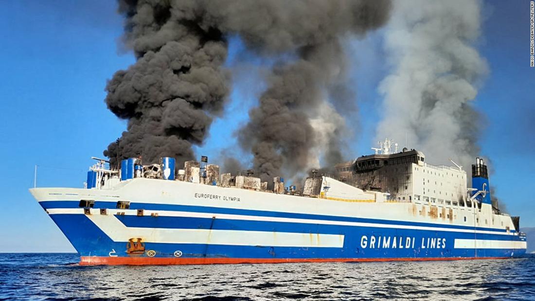 Undici passeggeri hanno perso in un incendio di un traghetto in Grecia

