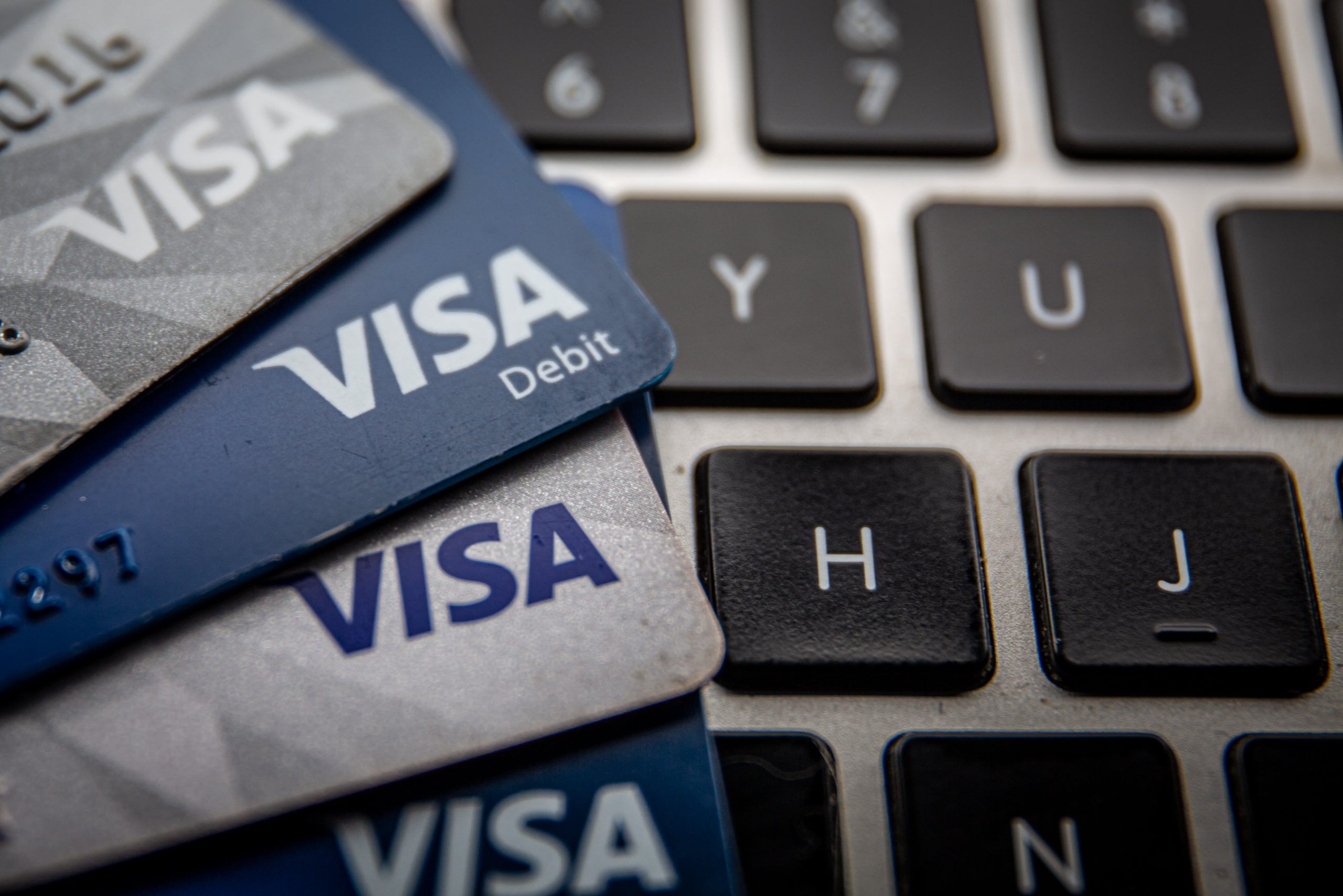 Amazon e Visa raggiungono una tregua globale sulle commissioni delle carte di credito

