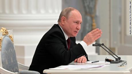 Putin riconosce i territori separatisti nell'Ucraina orientale, segnando una forte escalation della crisi