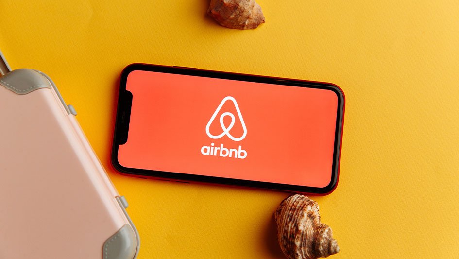 Le azioni di Airbnb salgono in mezzo al calo dei profitti

