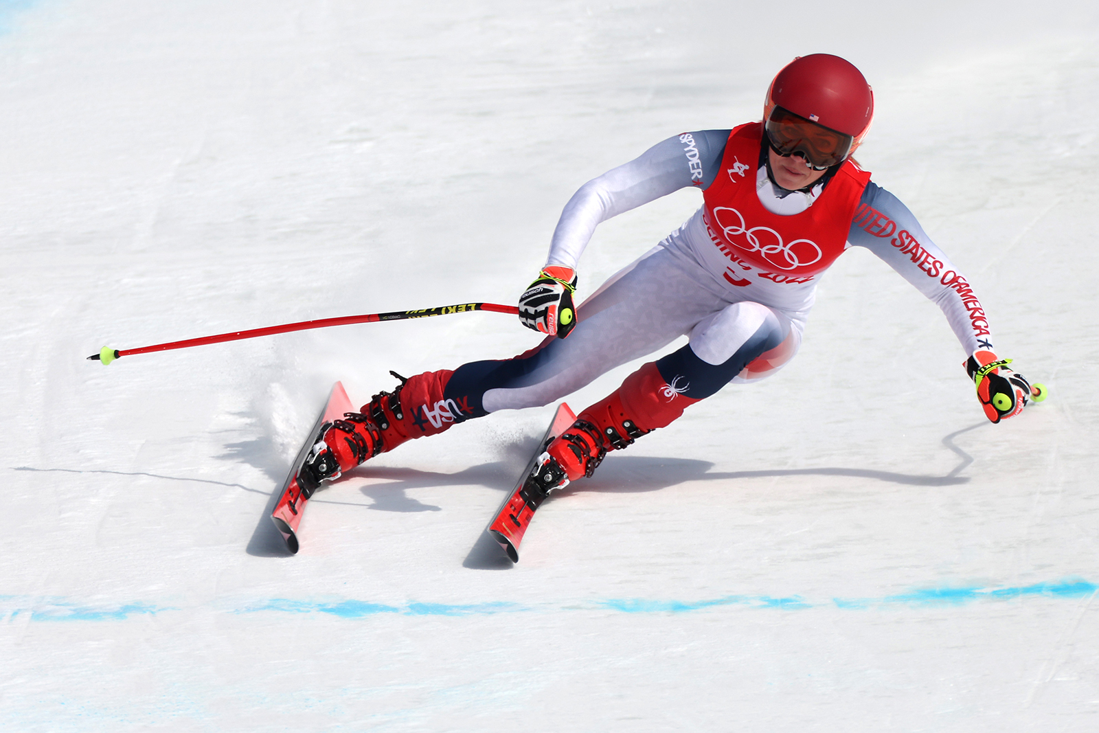 Michaela Shiffrin del Team USA scia durante lo sci alpino femminile il 17 febbraio.